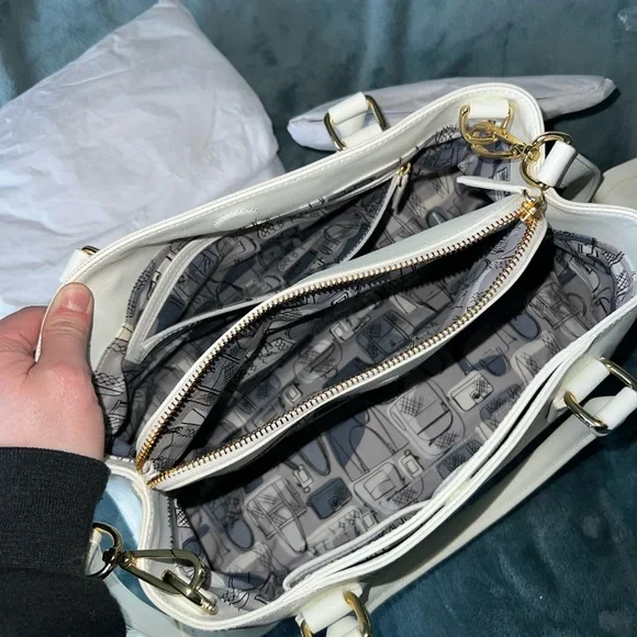 Vera Bradley white leather purse & matching wristlet - Picture 8 of 11